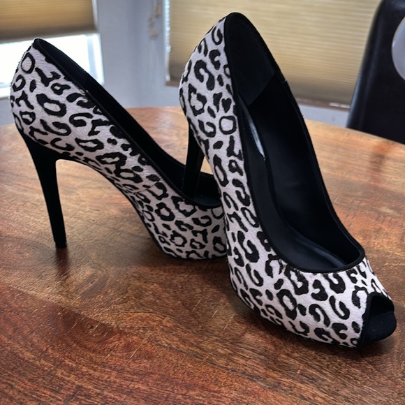 Guess Women's Honora Platform Pumps - Picture 4 of 12